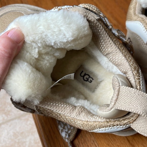 Ugg Women’s Lowmel Sneaker Size 9 New! - Picture 8 of 9